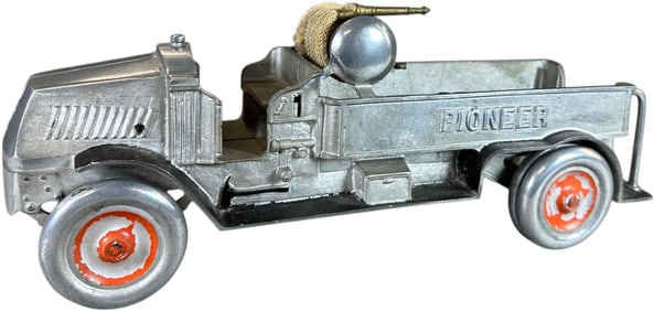 DENT MACK PIONEER FIRE LADDER TRUCK