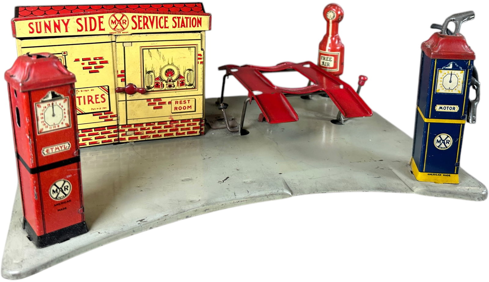 MARX SUNNY SIDE SERVICE STATION: 378. MARX SUNNY SIDE SERVICE STATION | 13.5" l. | (Very Good to Excellent Condition) | $150 - $300