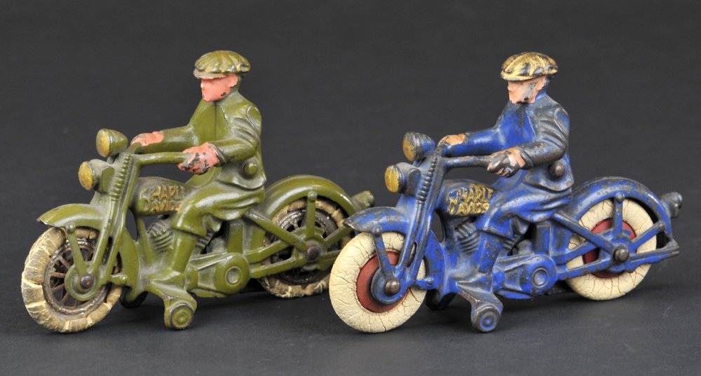 LOT OF TWO HUBLEY HARLEY DAVIDSON MOTORCYCLES WITH CIVI: LIAN DRIVERS 6" l.