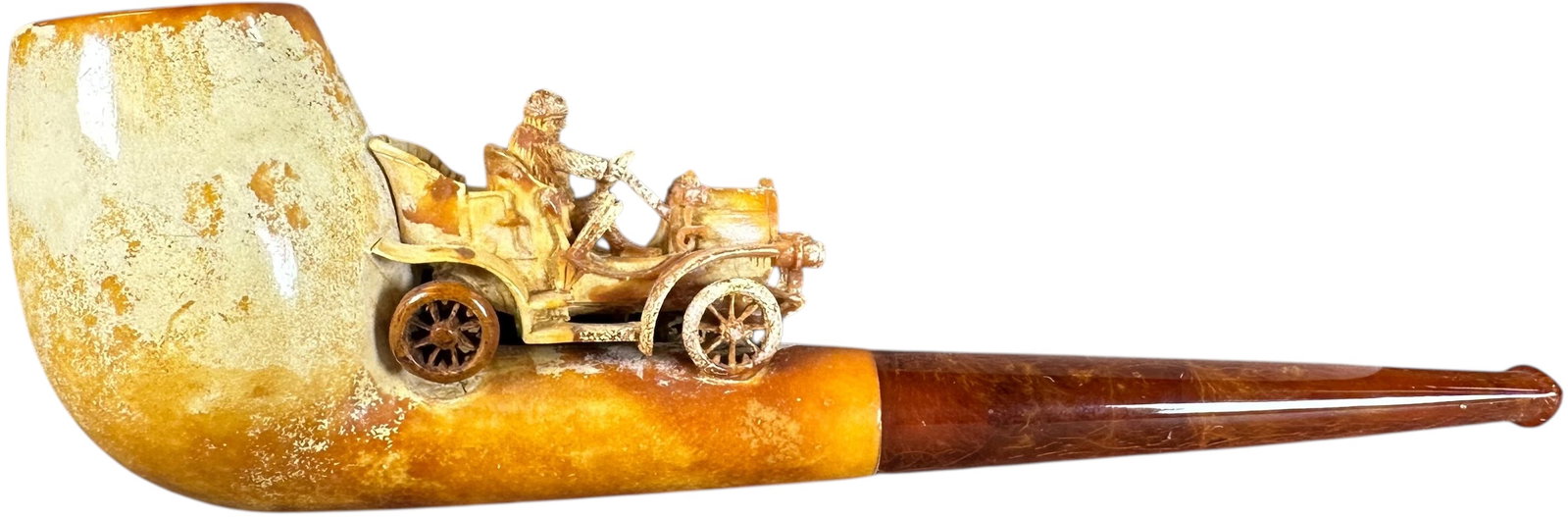 MEERSCHAUM AUTOMOTIVE THEME PIPE: 234. MEERSCHAUM AUTOMOTIVE THEME PIPE | From the David Bausch Automobilia collection. | 7.5" l. | (Excellent Condition) | $300 - $600