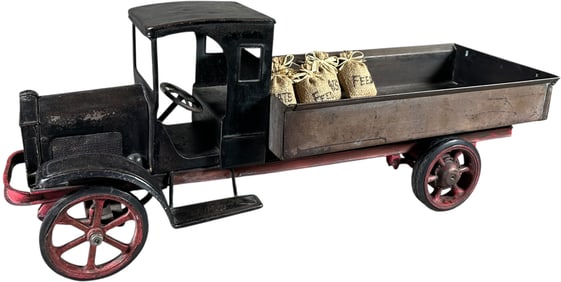 BURDETTE-MURRAY WHITE BED TRUCK