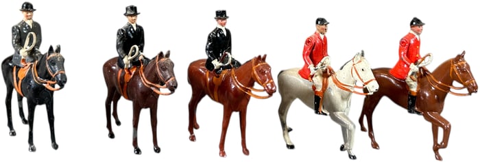 BRITAINS MOUNTED HUNT FIGURES