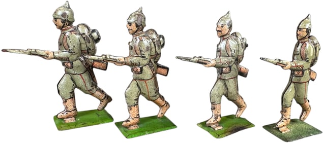 FISCHER SOLDIERS AT ARMS PENNY TOY FIGURES