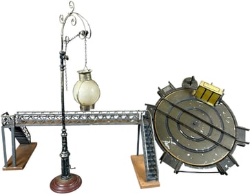 MARKLIN LAMP W/ TURNTABLE & PEDESTRIAN BRIDGE