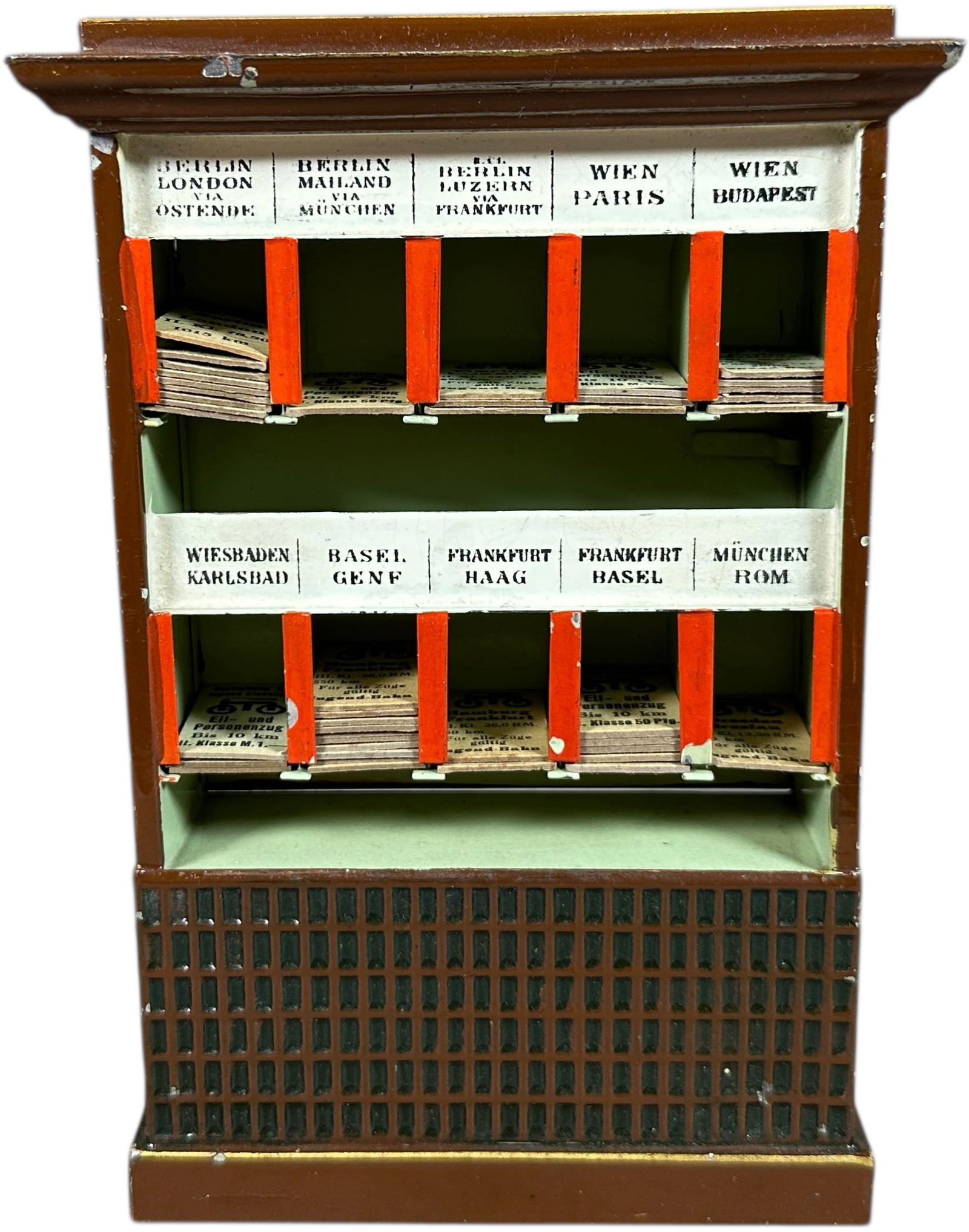 MARKLIN EUROPEAN MARKET TICKET STAND (1 of 10)