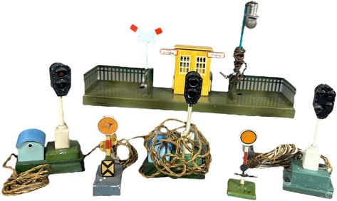 MARKLIN ELECTRIC SIGNALS & RAILROAD PLATFORM