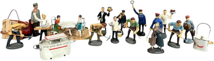 GROUPING OF RAILROAD FIGURES