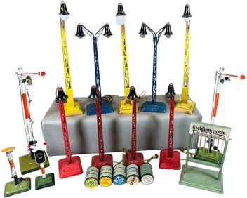 MARKLIN OIL BARRELS W/ STREETLAMPS & ACCESSORIES