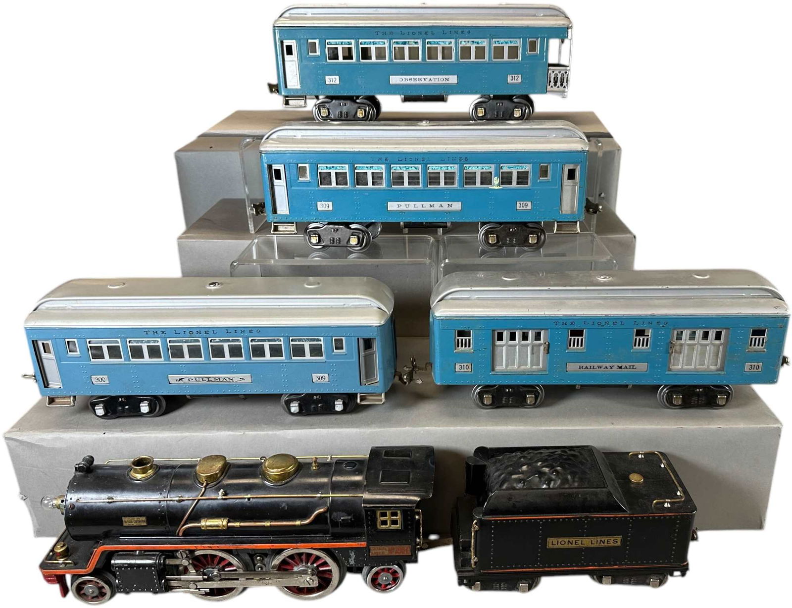 LIONEL 390E PASSENGER SET: 345. LIONEL 390E PASSENGER SET | Standard gauge, electric. | 14" l loco | Loco wheels replaced, car roofs restored, one car entirely restored, overall presents in (Excellent Condition) | $400 - $700