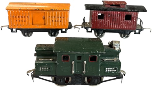 EARLY LIONEL 153 LOCO & FREIGHT CARS