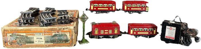 BOXED PREWAR LIONEL SPECIAL OUTFIT PASSENGER SET