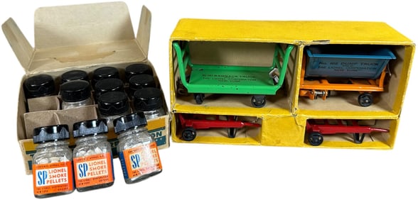 BOXED LIONEL NO.163 FREIGHT ACCESSORY SET & PELLET
