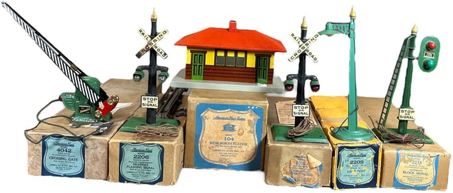 BOXED PREWAR AMERICAN FLYER ACCESSORIES