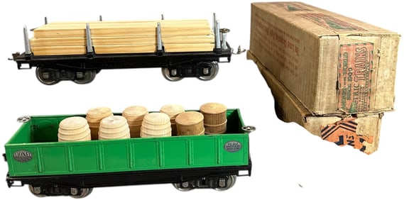 BOXED PREWAR LIONEL NICKEL TRIM FREIGHT CARS