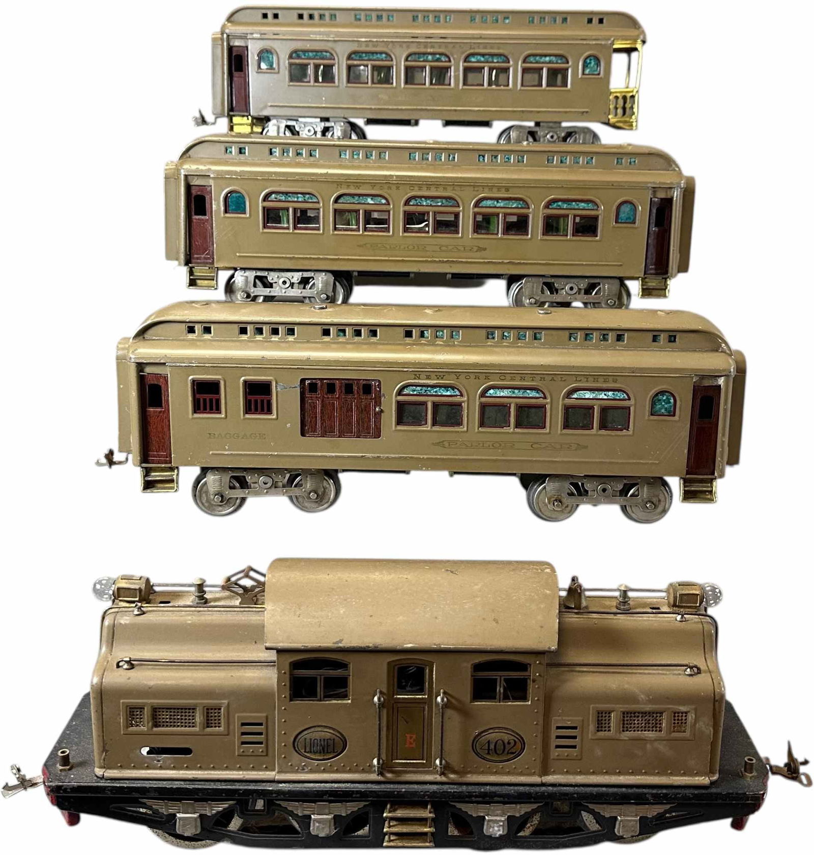 EARLY LIONEL STANDARD GAUGE 402 PASSENGER SET (1 of 5)