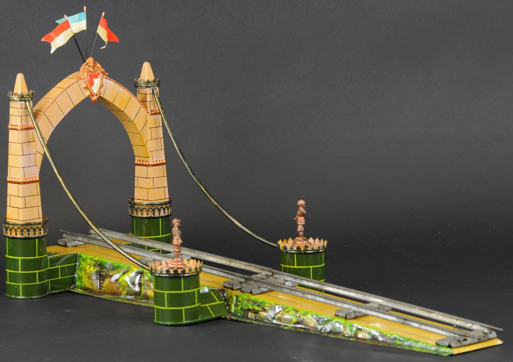 MARKLIN GAUGE '1' SUSPENSION BRIDGE: Beautifully restored example, detailed hand painted bridge with complete side fitting rails, flags atop arches and Bavarian shields on either end, filigree edging to arch towers, visually stunning pie