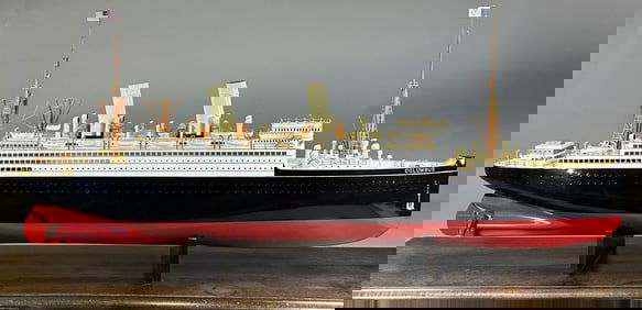 FLEISCHMANN OCEAN LINER DISPLAY MODEL