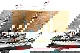 BOXED MARKLIN BATTLESHIP HMS MAJESTIC: 76. BOXED MARKLIN BATTLESHIP HMS MAJESTIC | Germany, circa 1906, handsome clockwork driven ship, it is the ?first generation? of Marklin?s warships featuring an exaggerated ram bow, large cannons, tal