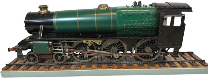 LARGE FUNCTIONING ELECTRIC DISPLAY LOCOMOTIVE