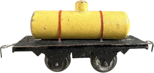 EARLY AMERICAN FLYER TANK CAR