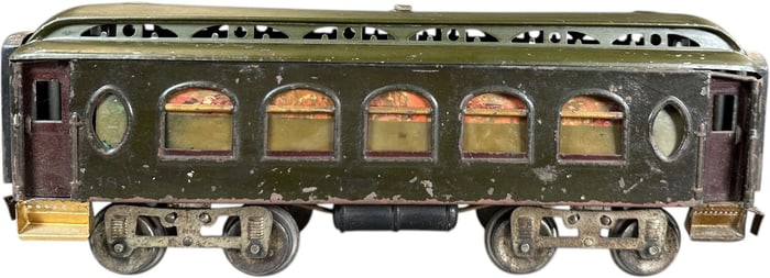 EARLY LIONEL RED PRIMER NO.18 PASSENGER COACH