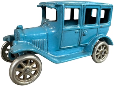 SMALL ARCADE FORD MODEL T FORDOR SEDAN