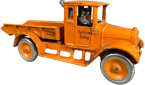 ARCADE IH YELLOW BABY TRUCK