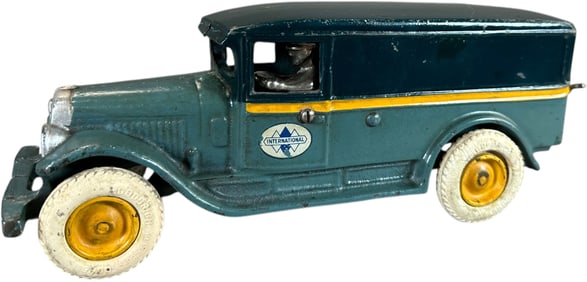 ARCADE INTERNATIONAL DELIVERY PANEL VAN