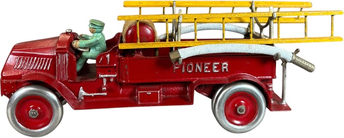 DENT MACK PIONEER FIRE LADDER TRUCK