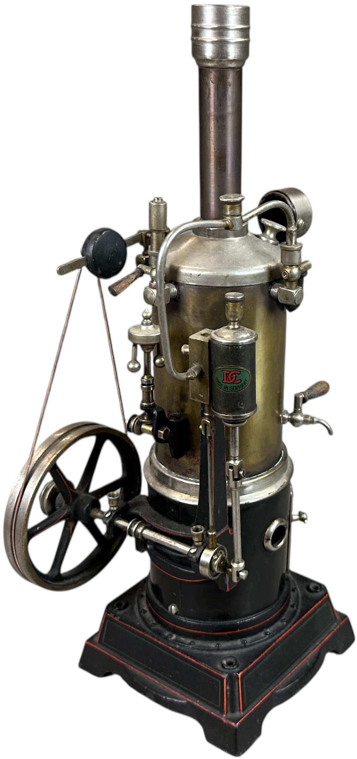DOLL CO. VERTICAL STEAM ENGINE (1 of 7)