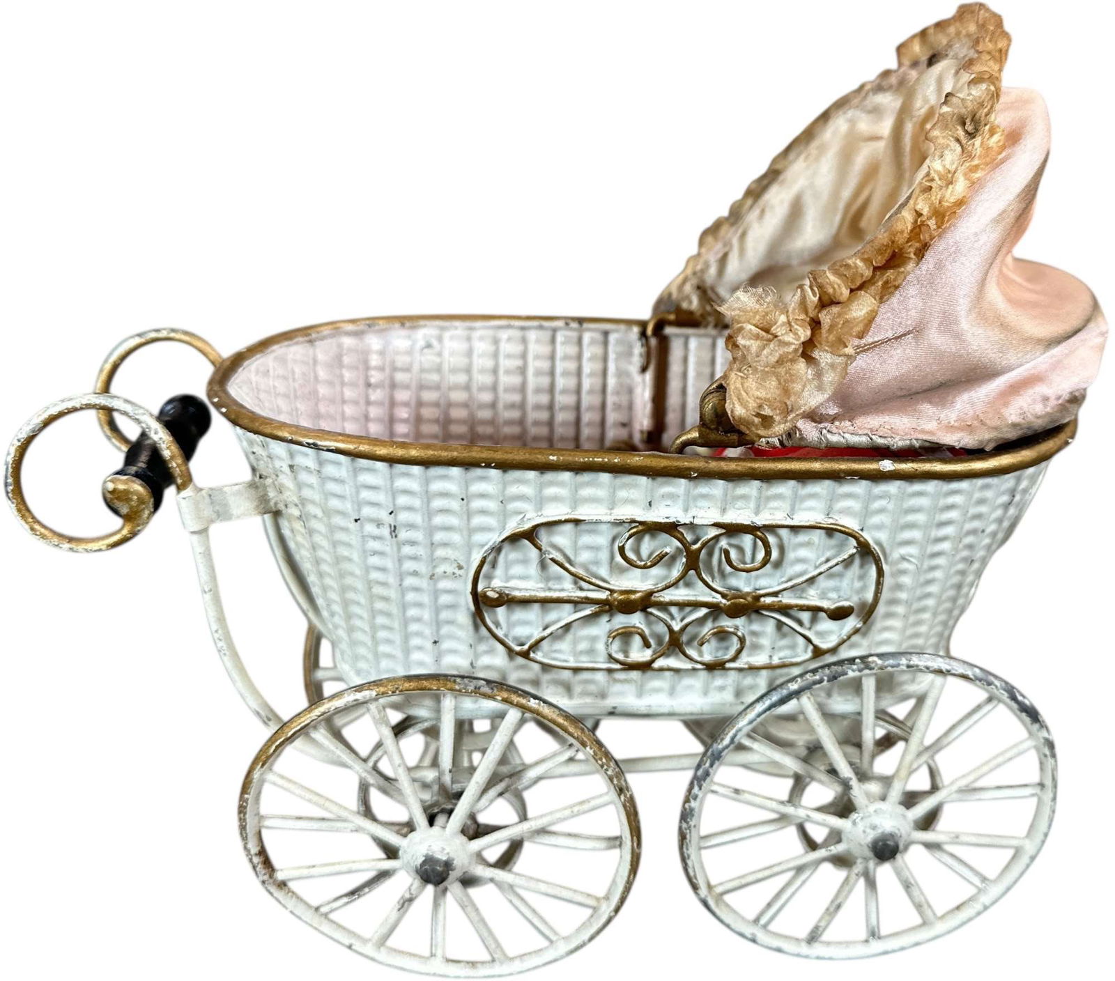 MARKLIN BABY CARRIAGE: 197. MARKLIN BABY CARRIAGE | Provenance: The Maloy Collection. | 8" l. | Fabric awning replaced, two handle posts re-secured to body, overall (Excellent to Pristine Condition) | $400 - $700