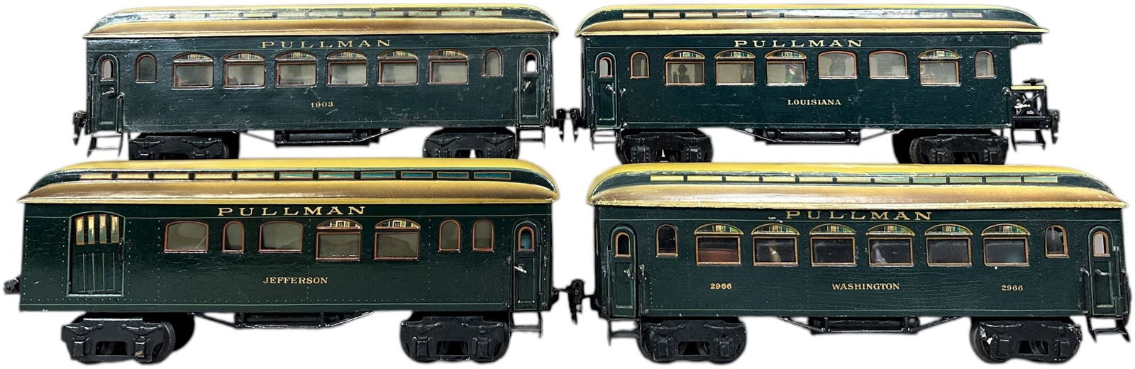 FOUR MARKLIN PULLMAN PASSENGER CARS (1 of 13)
