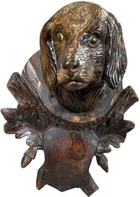 BLACK FOREST CARVED HUNTING DOG PLAQUE