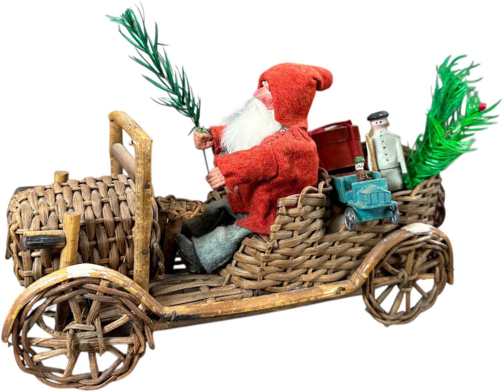 GERMAN SANTA IN WICKER AUTO (1 of 8)