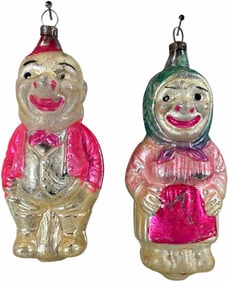 A GLASS ORNAMENT COUPLE