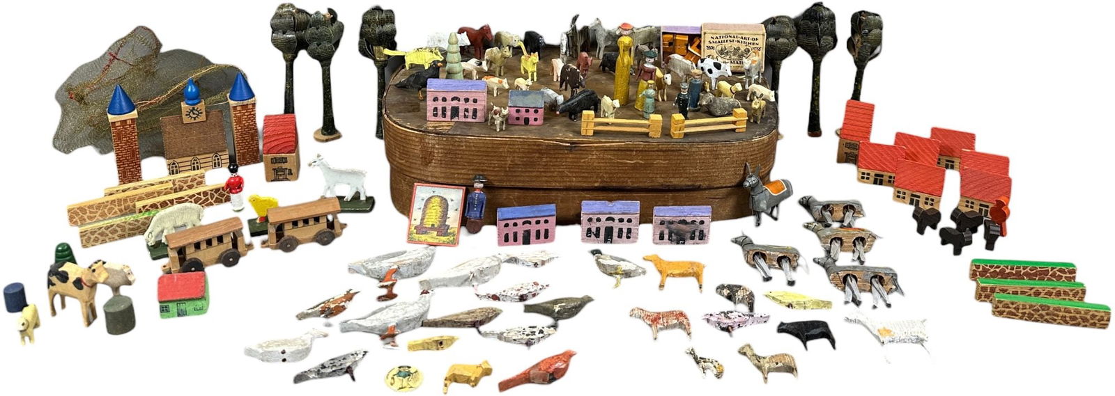 LARGE BOXED ERZGEBIRGE TOY GROUPING (1 of 11)