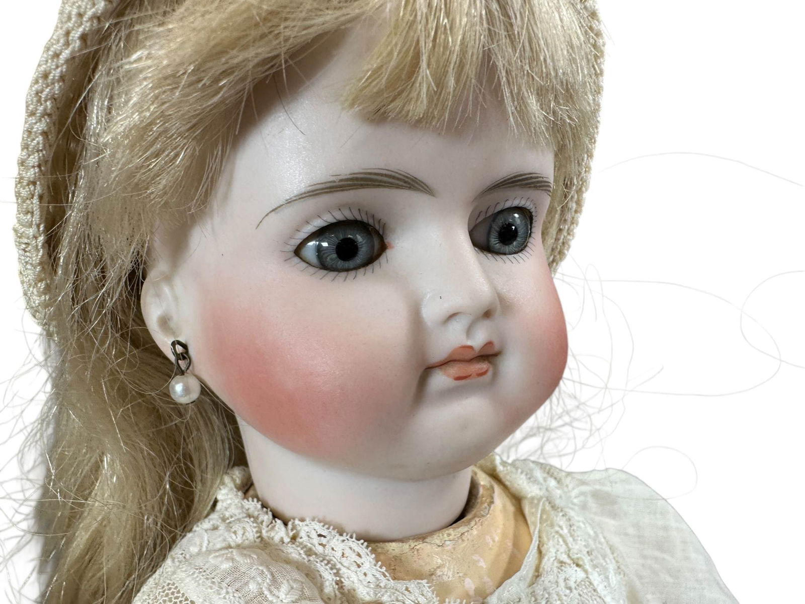 MOST UNUSUAL CLOSED MOUTH GERMAN BEBE - 3