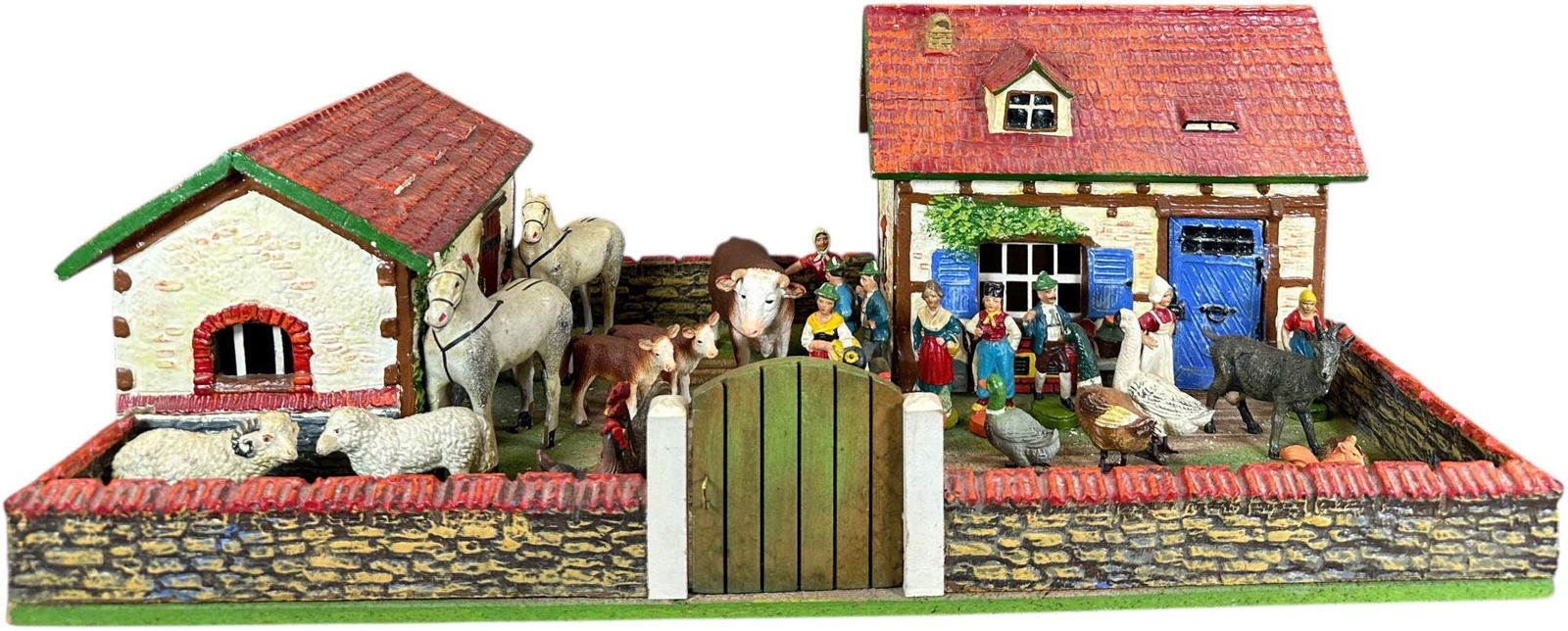 ELASTOLIN FARM DISPLAY: 1464. ELASTOLIN FARM DISPLAY | 23" l. x 9" h. | (Excellent Condition) | $300 - $600