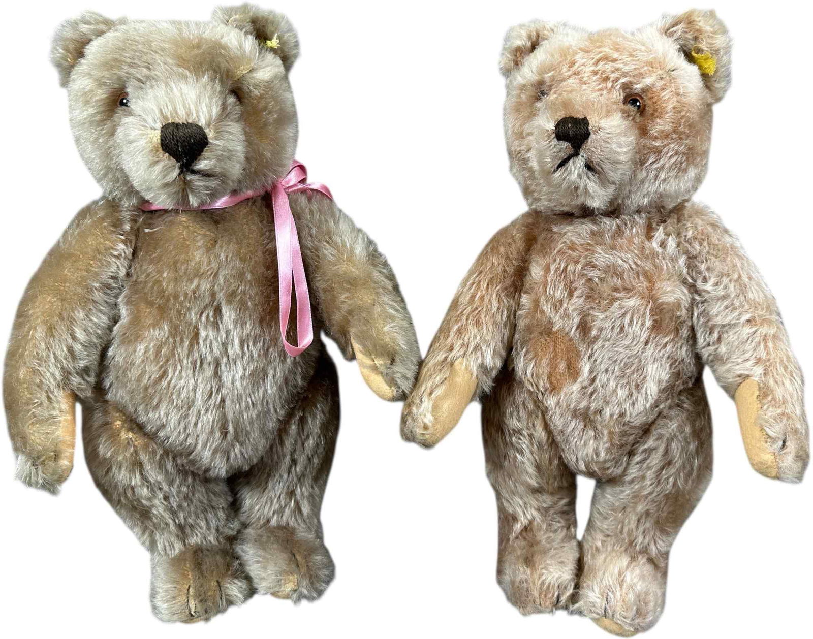 1950S STEIFF CARAMEL & BLONDE TEDDY BEARS: 1473. 1950S STEIFF CARAMEL & BLONDE TEDDY BEARS | Raised script button. | 14.5", 15" h. | Small pinholes on right paw of caramel teddy, some hair loss, otherwise (Excellent Condition) | $500 - $800