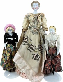 THREE GERMAN PARISIAN-TYPE SHOULDER HEAD DOLLS