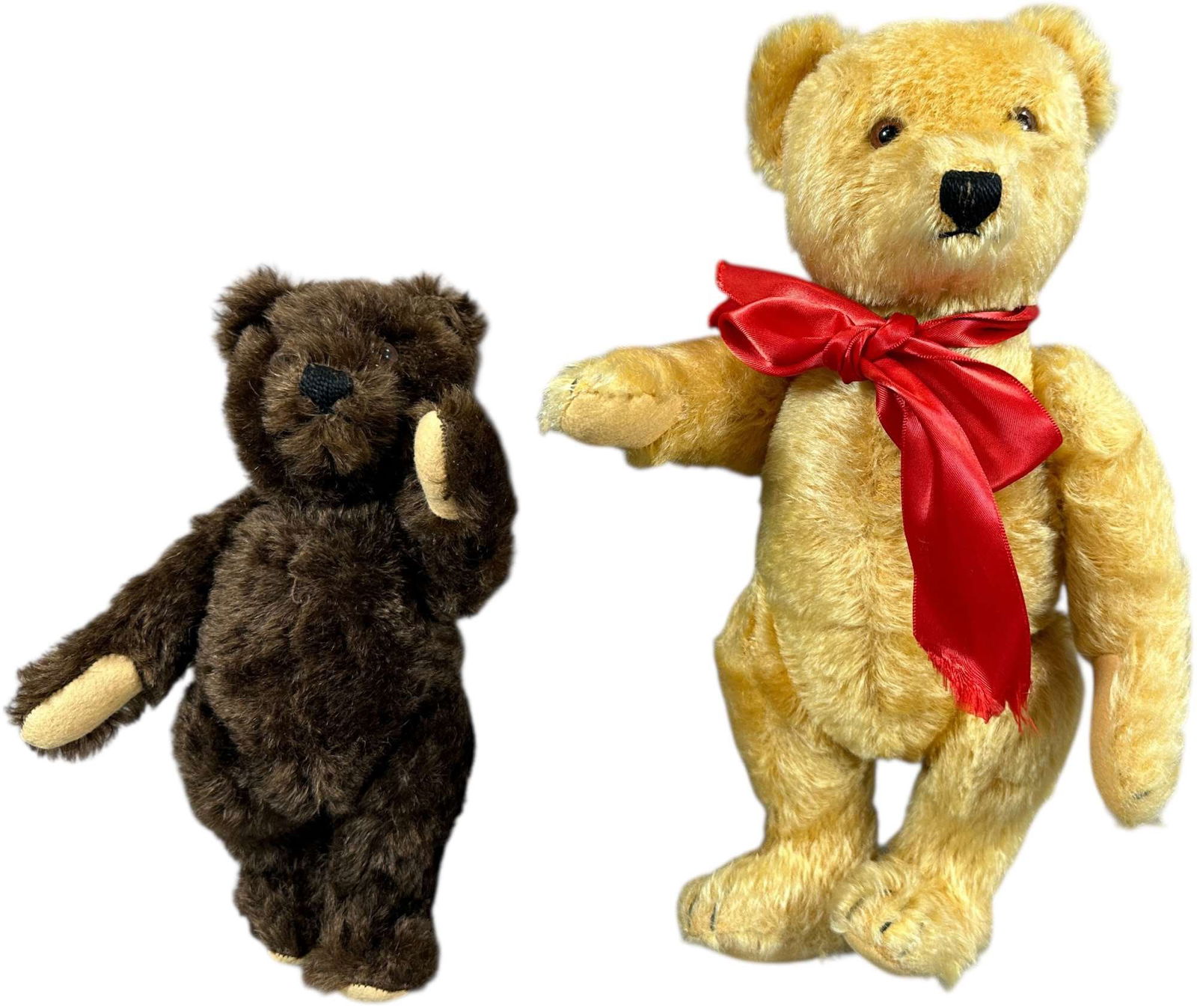 TWO EARLY 1950S STEIFF TEDDY BEARS: 1525. TWO EARLY 1950S STEIFF TEDDY BEARS | Rare dark brown coloring on one bear, both with raised script buttons. | 9" h. Brown, 12" h. Gold. | Gold bear has slight thinning near seam, brown bear