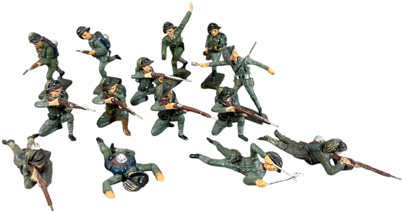 LINEOL BERSAGLIERI IN ACTION: 44. LINEOL BERSAGLIERI IN ACTION | Fourteen Italian Bersaglieri in action poses, scarce figures. | 75mm | (Excellent Condition) | $200 - $300