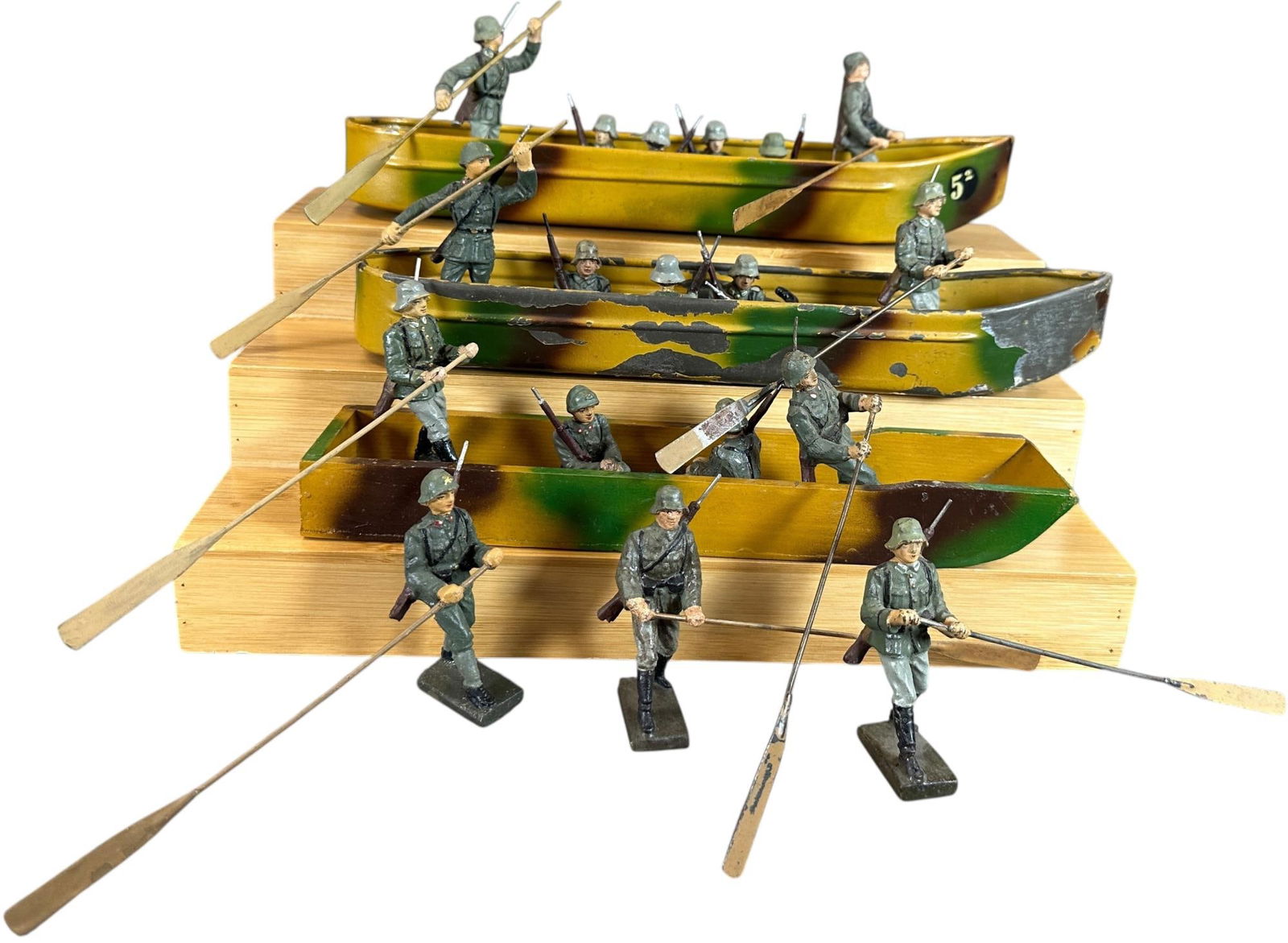 LINEOL SOLDIERS IN PONTOON BOATS (1 of 4)