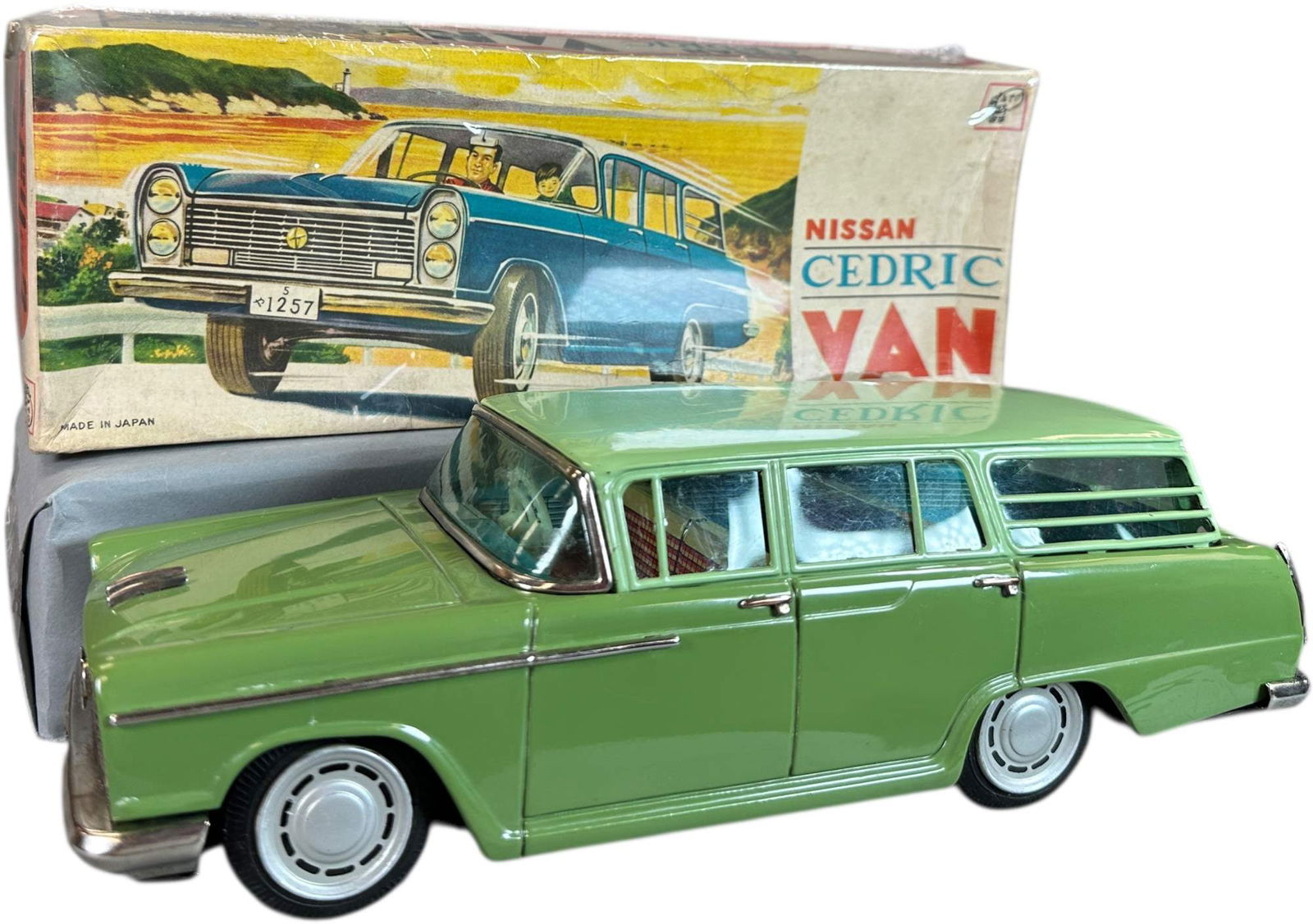 BOXED ARC JAPAN NISSAN CEDRIC VAN WAGON (1 of 9)