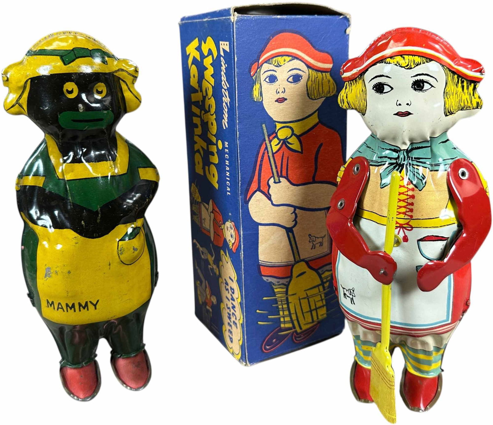 LINDSTROM SWEEPING KATINKA & MAMMY (1 of 5)