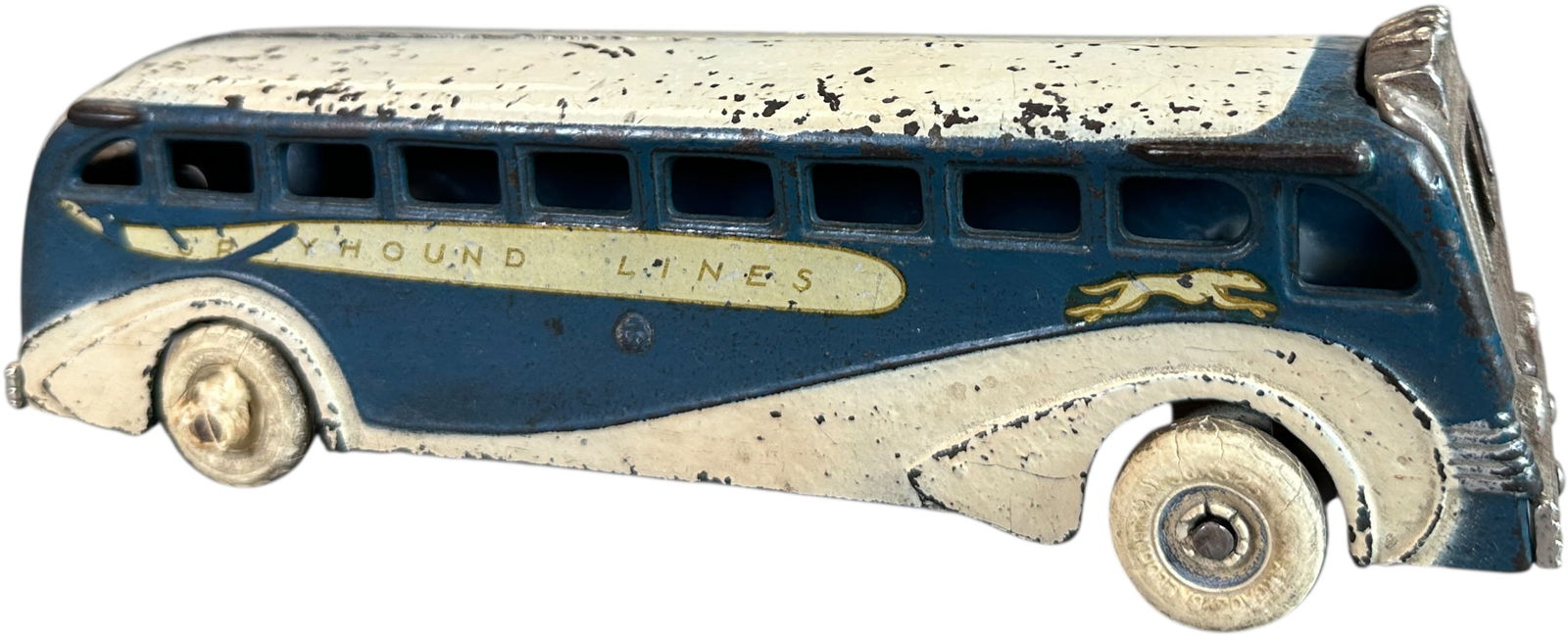 ARCADE GREYHOUND BUS: 105. ARCADE GREYHOUND BUS | 8.5" l. | (Very Good Condition) | $150 - $300