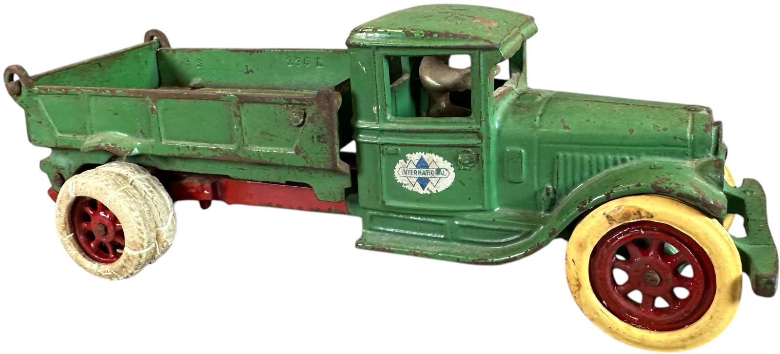 ARCADE INTERNATIONAL DUMP TRUCK (1 of 10)