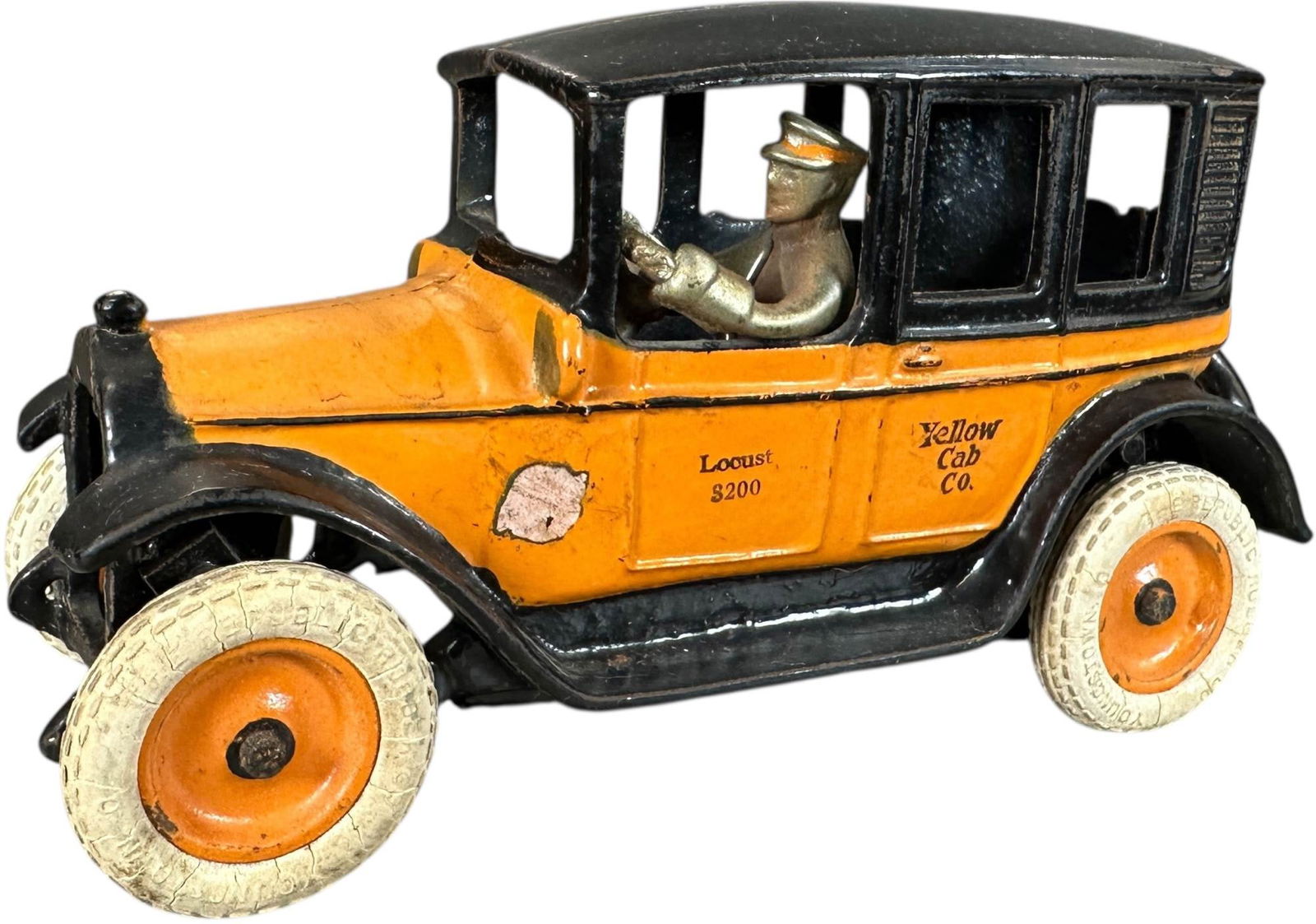 ARCADE YELLOW TAXI LOCUST 8200 CAB (1 of 11)