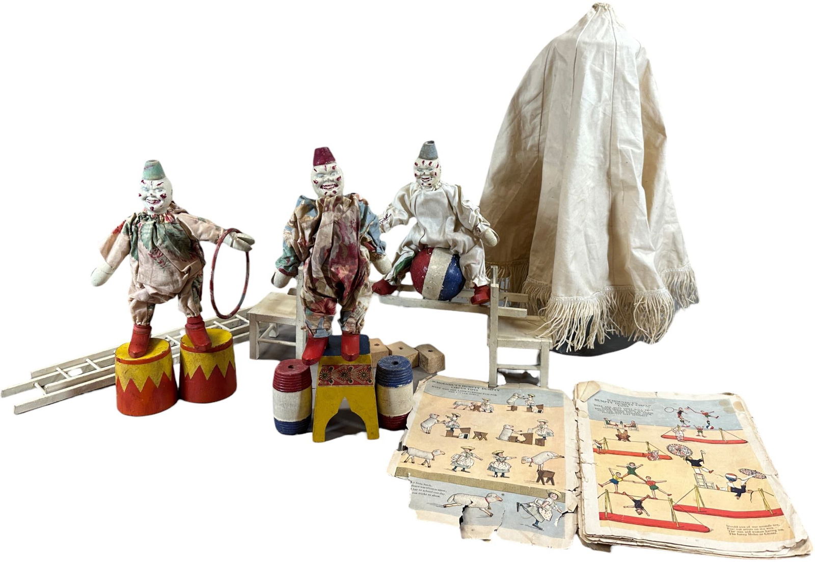 SCHOENHUT TENT, THREE CLOWNS AND ACCESSORIES (1 of 10)