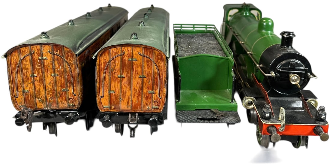 MARKLIN CLOCKWORK GNR PASSENGER TRAIN SET - 3